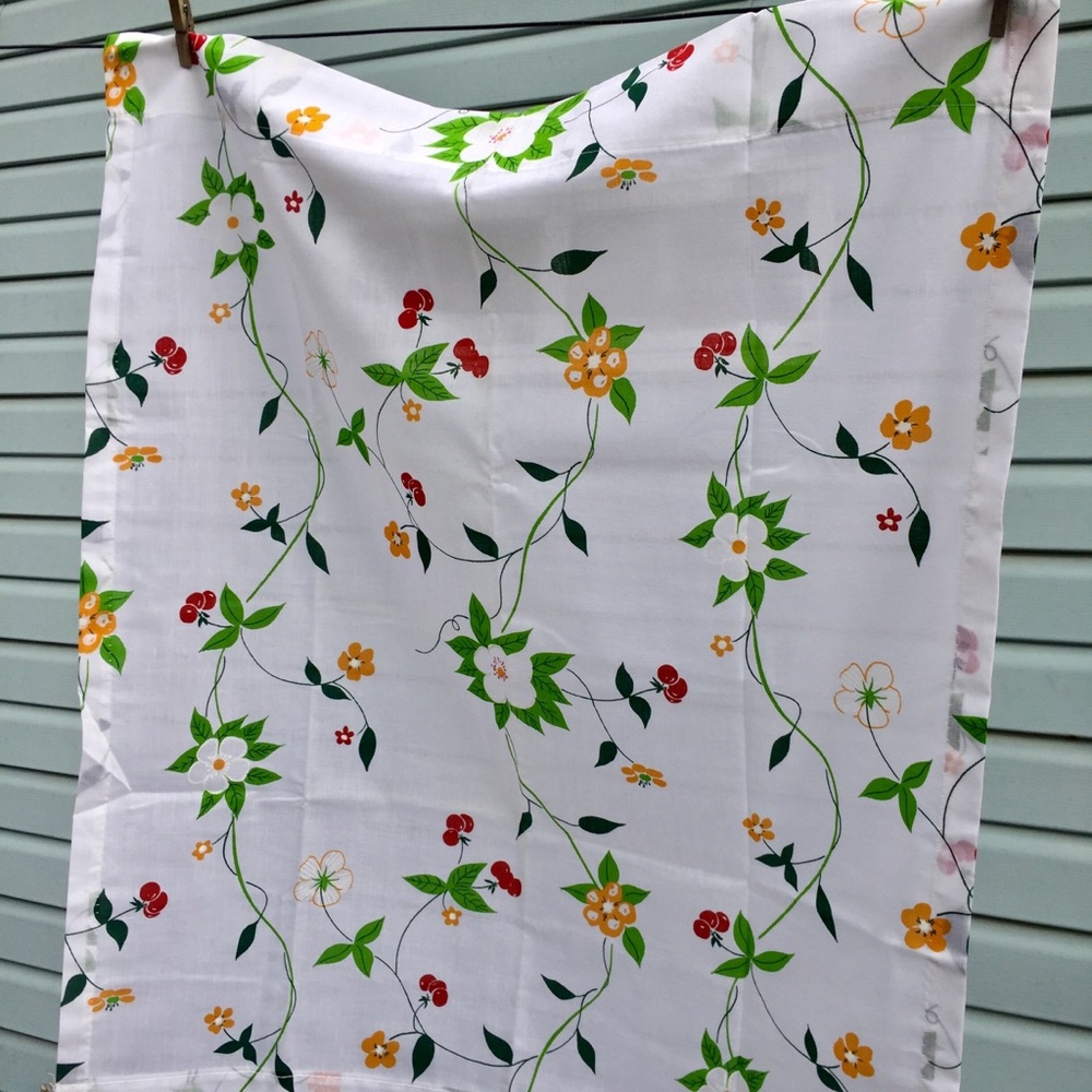 🍒 VINTAGE “Cherry Trellis” CURTAINS! - Picture 5 of 10